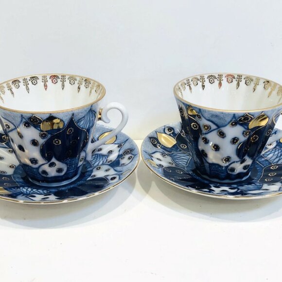 Lomonosov "Russian Domes" Porcelain Teacup and Saucer, 22-Karat Gold Highlights - Picture 7 of 8